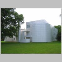 Richard Meier, Hartford Seminary (1978–1981), Hartford (Connecticut), photo by Daderot, Wikipedia.jpg